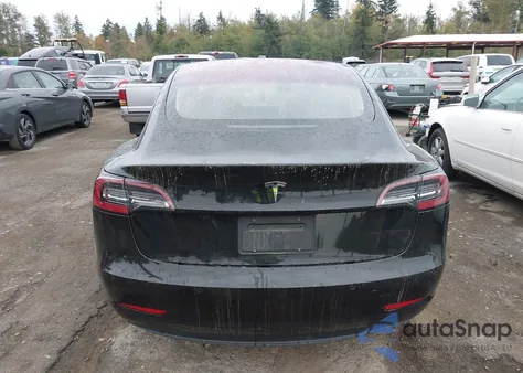 2018 Tesla Model 3 Long Range/Mid Range z USA, uszkodzony, nr VIN 5YJ3E1EA4JF172606